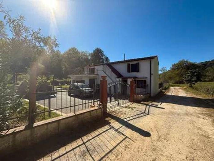 Casa con 6 locali in vendita in Via Il Rio, Crespina e Lorenzana