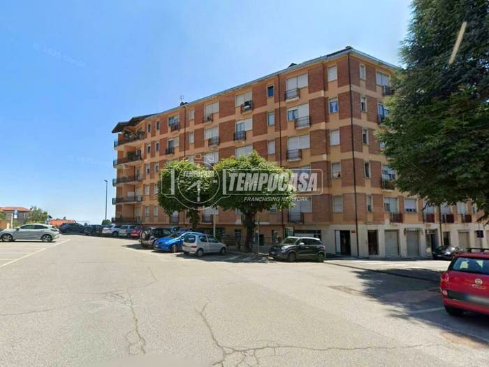 Appartamento trilocale in vendita in Via papa andrea, Centro, Forno Canavese