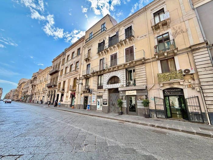 Appartamento trilocale in vendita in Via Antonino di Sangiuliano, Centro Storico, Catania