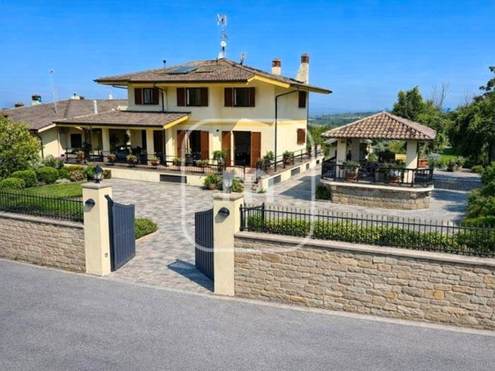 Casa con 6 locali in vendita in Vicolo Prataporci, Frascati