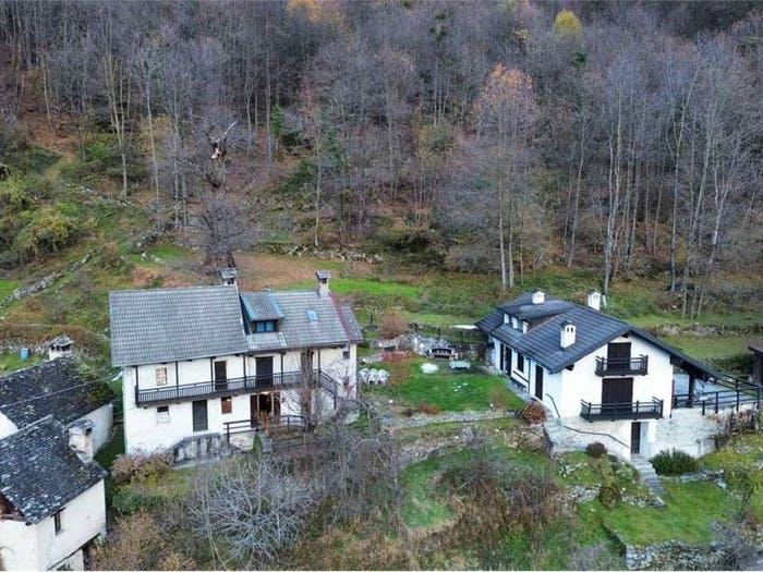 Casa con 6 locali in vendita in Località Maglioggio, Crodo