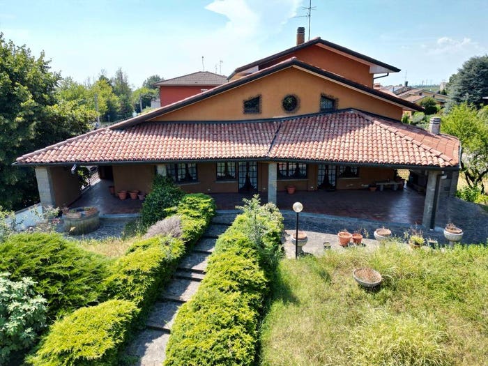 Casa con 6 locali in vendita in Via Chiari, Castelcovati