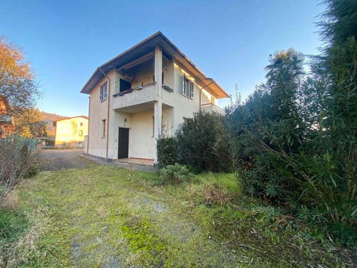 Casa quadrilocale in vendita in Via Tresolzio, Carobbio, Carobbio degli Angeli