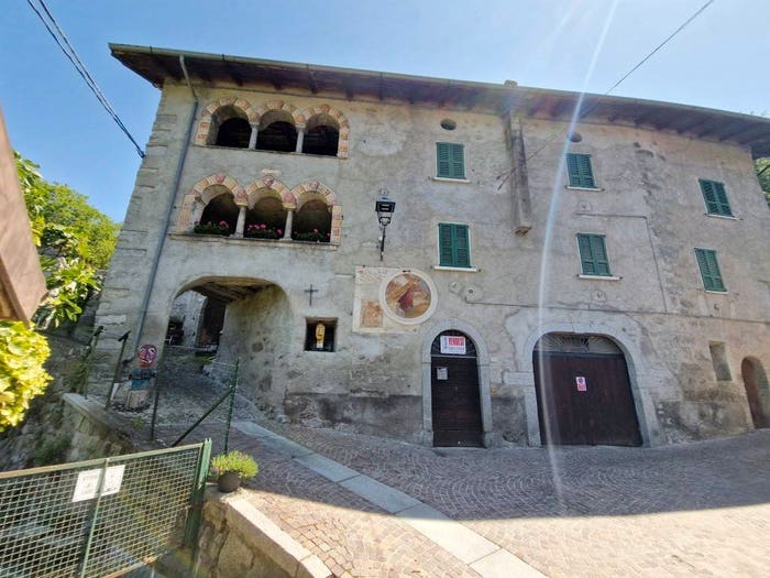Casa con 6 locali in vendita in Via Villa, Rino, Sonico
