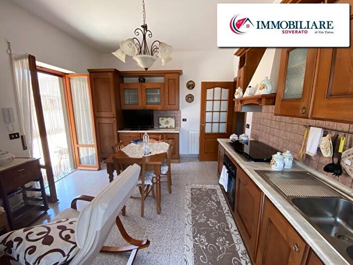 Casa con 5 locali in vendita in Argusto