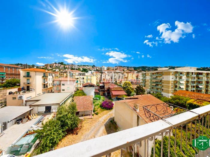 Appartamento quadrilocale in vendita in Via Argine Sinistro Goffredo Alterisio, Castelvecchio, Imperia