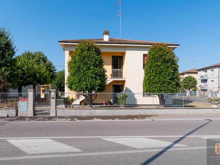 Casa con 6 locali in vendita in Via Sanità, Minerbio