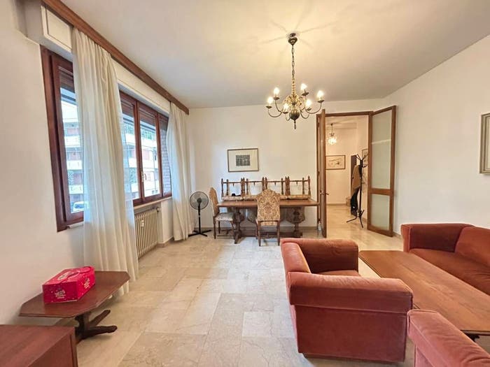 Appartamento con 6 locali in vendita in Via Francesco Prampolini, Viali, Modena