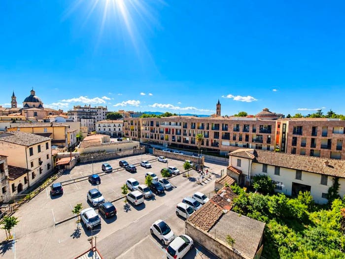 Appartamento quadrilocale in vendita in VIA DEI MOLINI, Centro Storico, Foligno