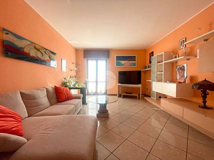Appartamento trilocale in vendita in Traversa Dodicesima Villaggio Sereno, Villaggio Sereno, Brescia
