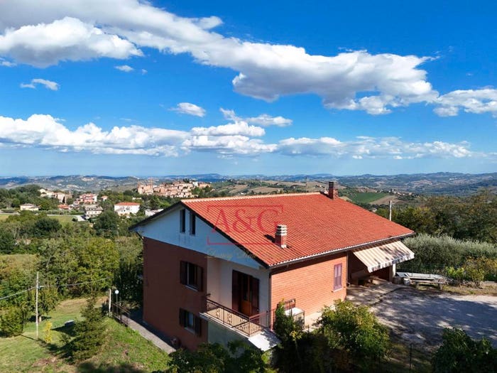 Casa con 6 locali in vendita in Contrada Santa Maria Maddalena, Sant'Angelo in Pontano
