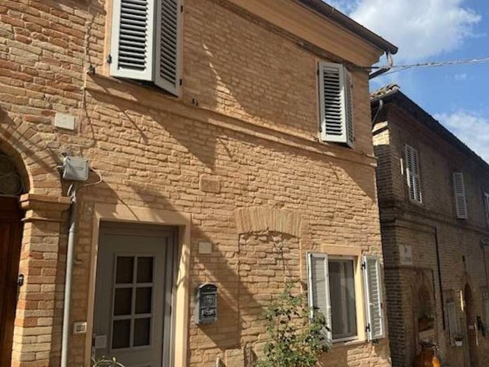 Casa con 6 locali in vendita in Piazza Benni, Monteleone di Fermo