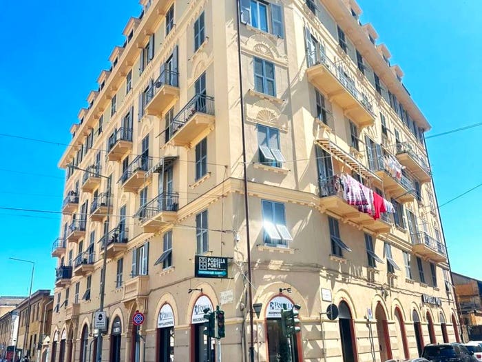 Appartamento con 5 locali in vendita in Via Mattia Montecchi, Sestri Ponente, Genova