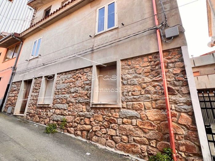 Casa quadrilocale in vendita in Vico Libertà, Centro, Arbus
