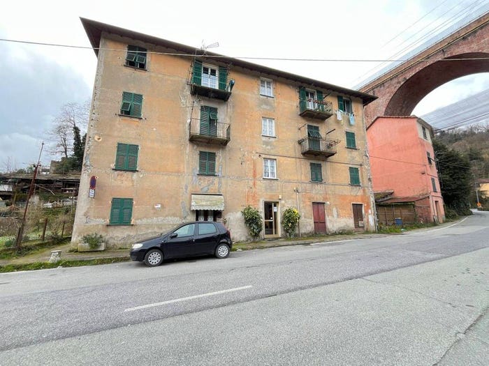 Appartamento trilocale in vendita in Bolzaneto, Genova