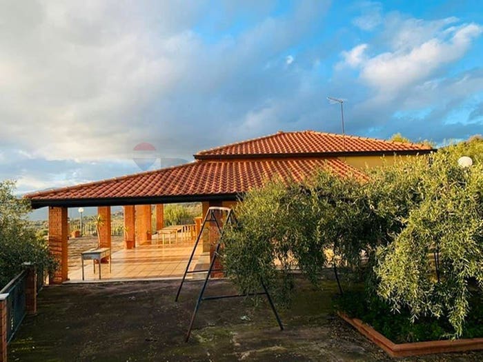 Casa con 5 locali in vendita in CONTRADA CANNATELLA, Adrano