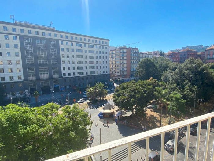 Appartamento con 5 locali in vendita in Piazza Camillo Benso di Cavour, Sanità, Napoli
