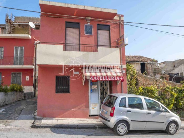 Casa trilocale in vendita in Strada Comunale Santa Lucia, Santa Lucia San Filippo, Messina