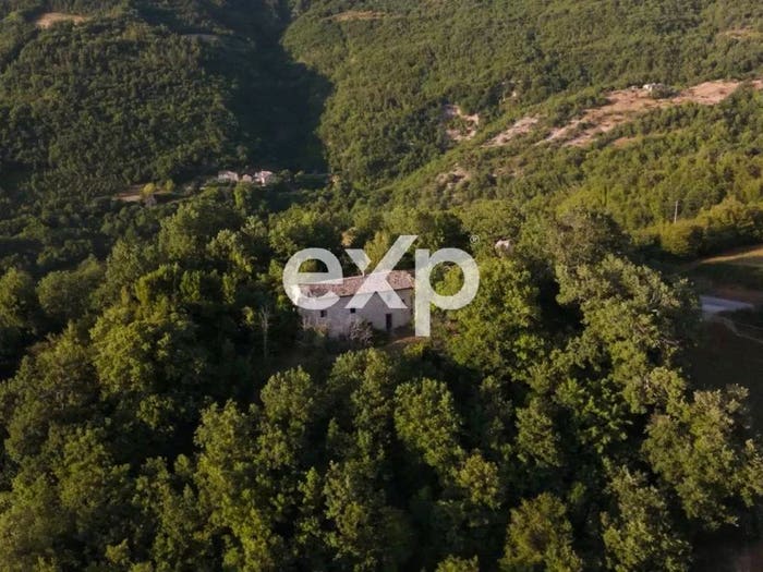 Casa con 6 locali in vendita in strada Monte Paganuccio n snc, Cagli