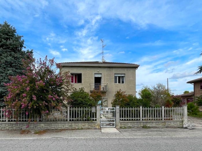Casa con 6 locali in vendita in Via Zigalotto, Frazioni Nord, Cento
