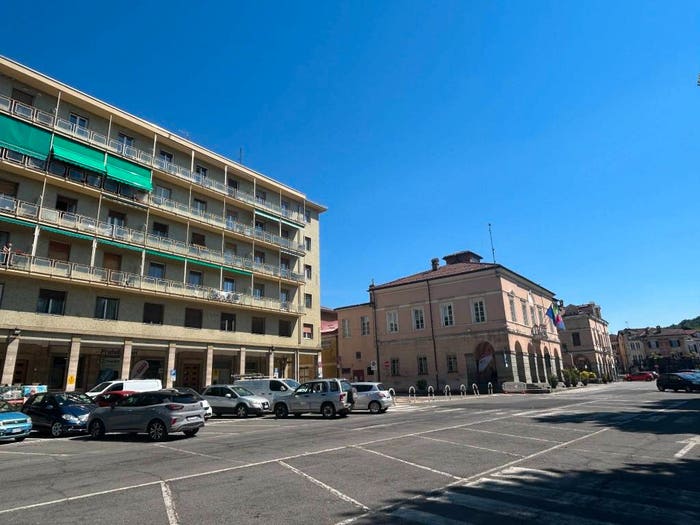 Appartamento trilocale in vendita in Piazza Caravadossi, Centro, Carcare