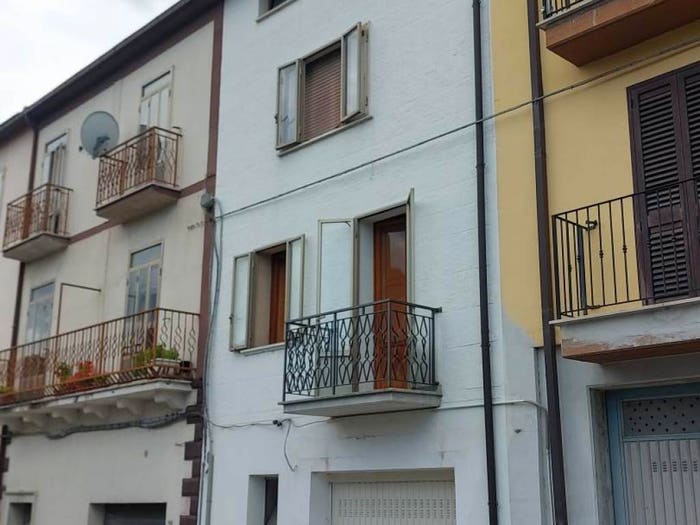 Casa con 6 locali in vendita in Quadri