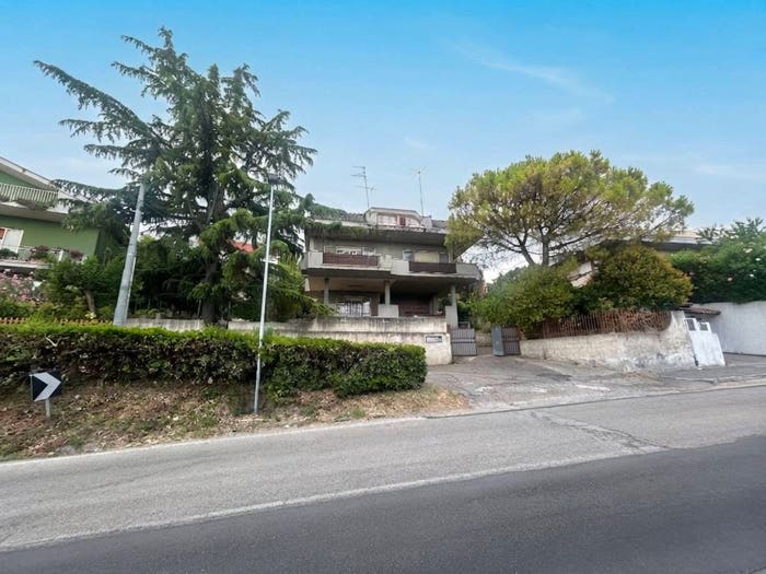 Casa con 6 locali in vendita in Via Alcide De Gasperi, Montesilvano Colle, Montesilvano