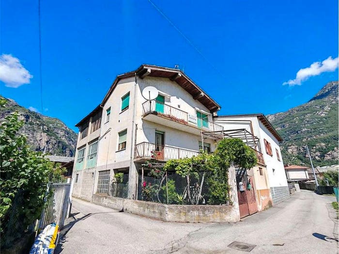 Casa con 6 locali in vendita in via Clapey, Centro, Donnas