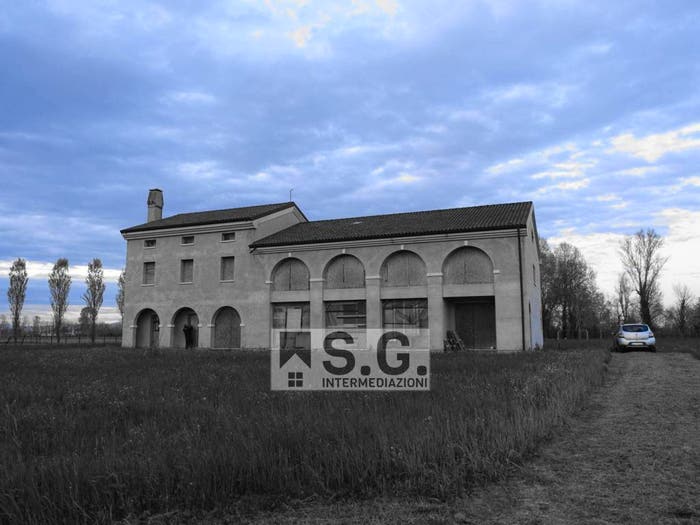 Casa con 6 locali in vendita in Campolongo Maggiore