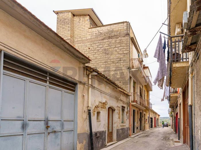 Casa con 6 locali in vendita in Via C Colombo, Centro, Carlentini