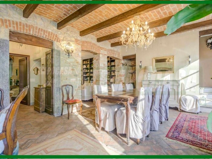 Casa con 5 locali in vendita in Piazza Chiostro, Centro, Gavirate