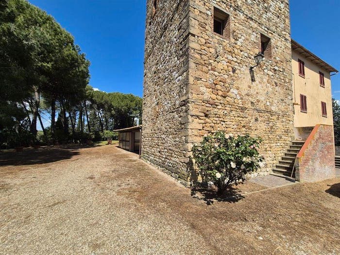 Casa con 6 locali in vendita in Gambassi Terme
