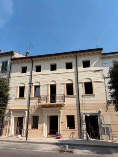 Appartamento quadrilocale in vendita in Via Umberto I, Centro, Bovolone