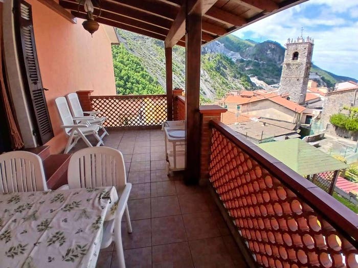 Casa con 6 locali in vendita in Miseglia Bedizzano Codena, Carrara