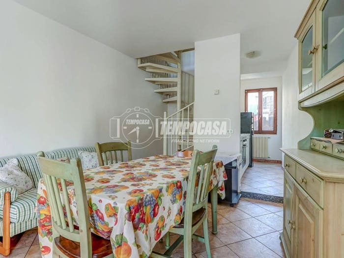 Appartamento bilocale in vendita in Via Martiri, Centro, Luino