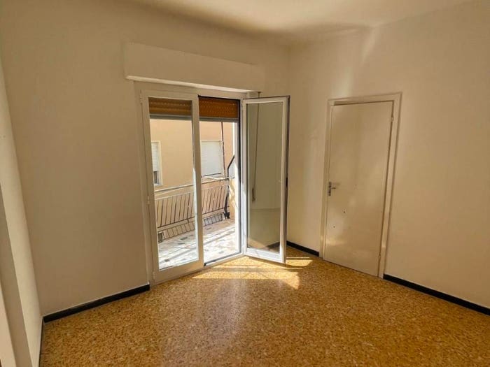 Appartamento quadrilocale in vendita in Via Artallo, Porto Maurizio, Imperia