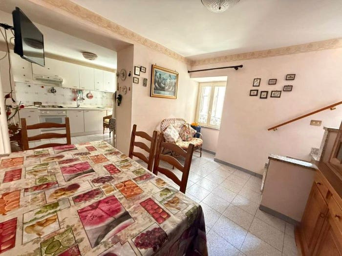Appartamento quadrilocale in vendita in Vicolo Castelluzzo, Affile