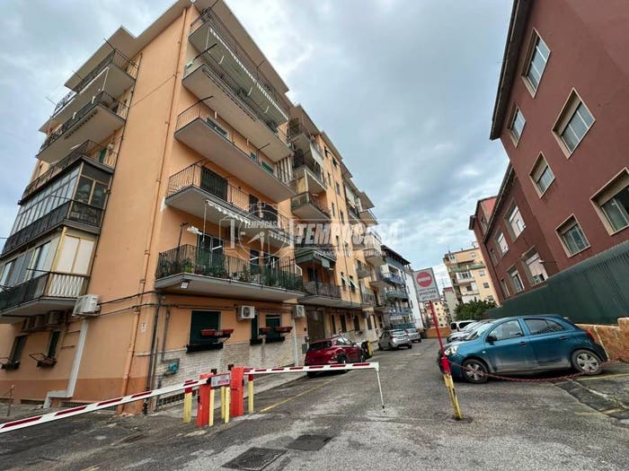 Appartamento quadrilocale in vendita in Via diomede carafa, Bagnoli, Napoli
