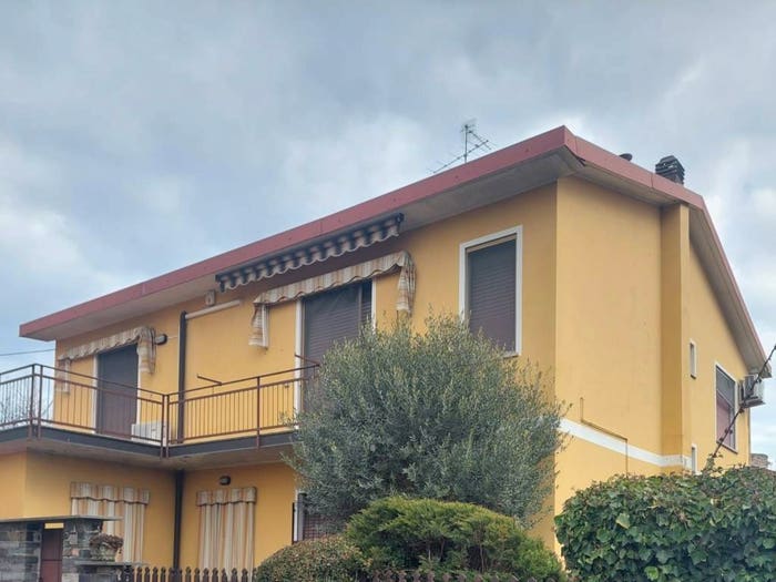 Casa con 6 locali in vendita in Via San Fedele, Centro, Castano Primo