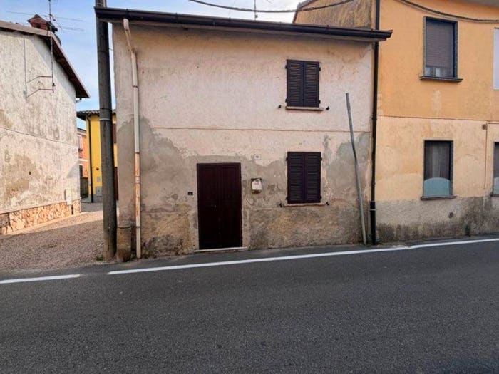 Casa quadrilocale in vendita in Via Alessandrina, Centro, Albuzzano