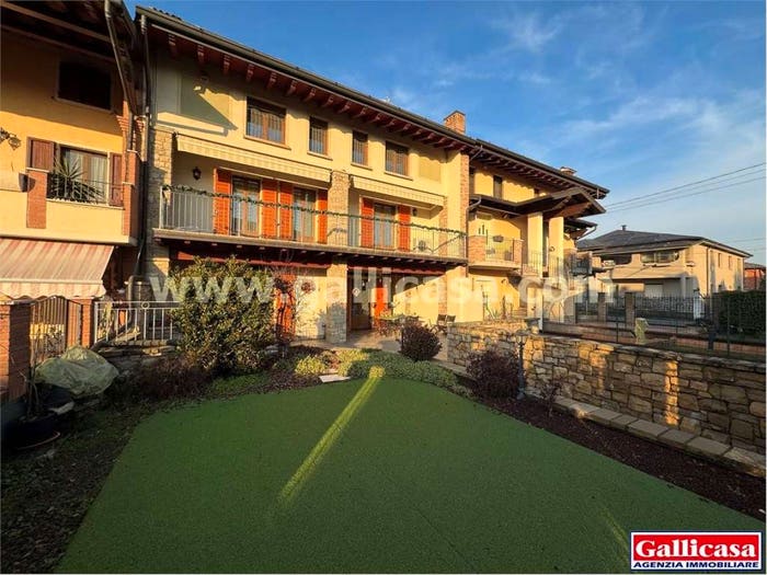 Casa con 6 locali in vendita in Via Capitanio, Castelcovati