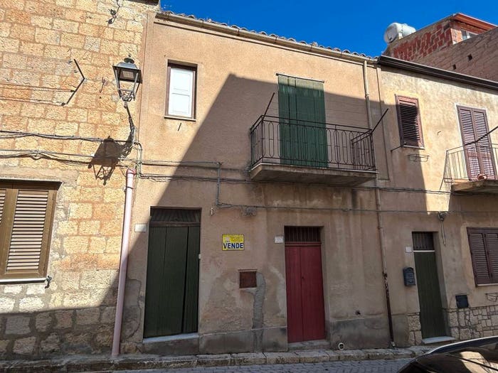 Casa trilocale in vendita in Via Cesare Battisti, Centro, Bompietro