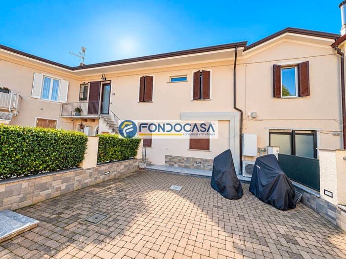 Casa quadrilocale in vendita in Viale Stazione, Centro, Massa