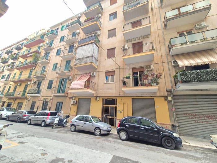 Appartamento trilocale in vendita in Via Matteo Silvaggio, Noce, Palermo