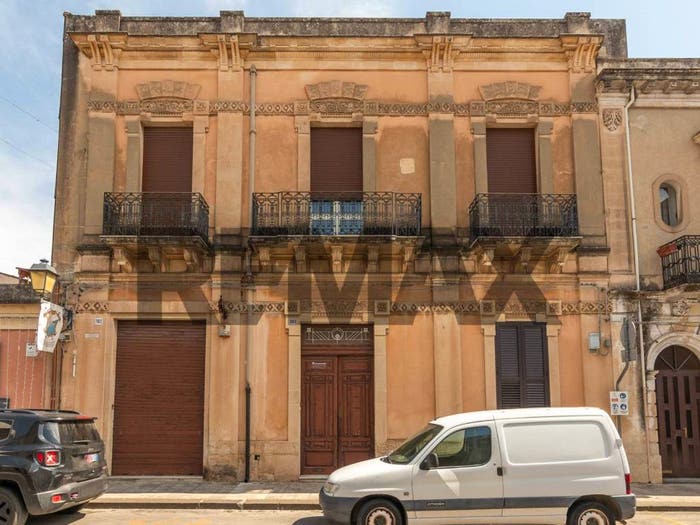 Casa con 6 locali in vendita in via Vittorio Emanuele III, Canicattini Bagni