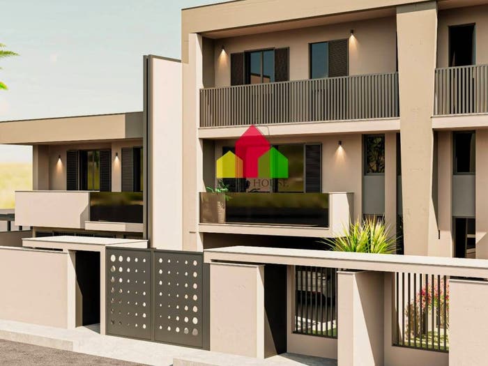 Casa con 6 locali in vendita in Via Petroselli, Parete