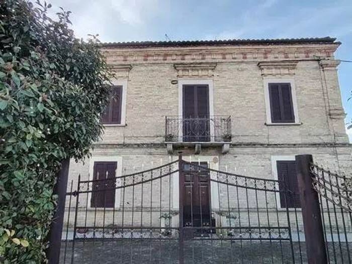Casa con 6 locali in vendita in Viale JF Kennedy SNC, Valle Molino, Moscufo