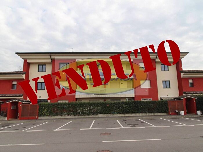 Appartamento bilocale in vendita in Piazza della Pace, Centro, Massalengo