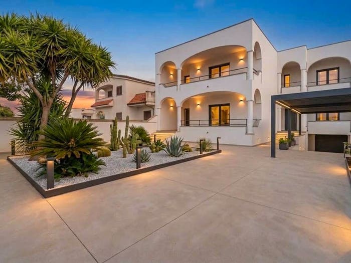 Casa con 6 locali in vendita in Via Leonardo da Vinci, Surano