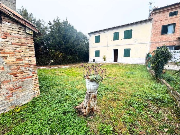 Casa con 6 locali in vendita in Falconara Marittima